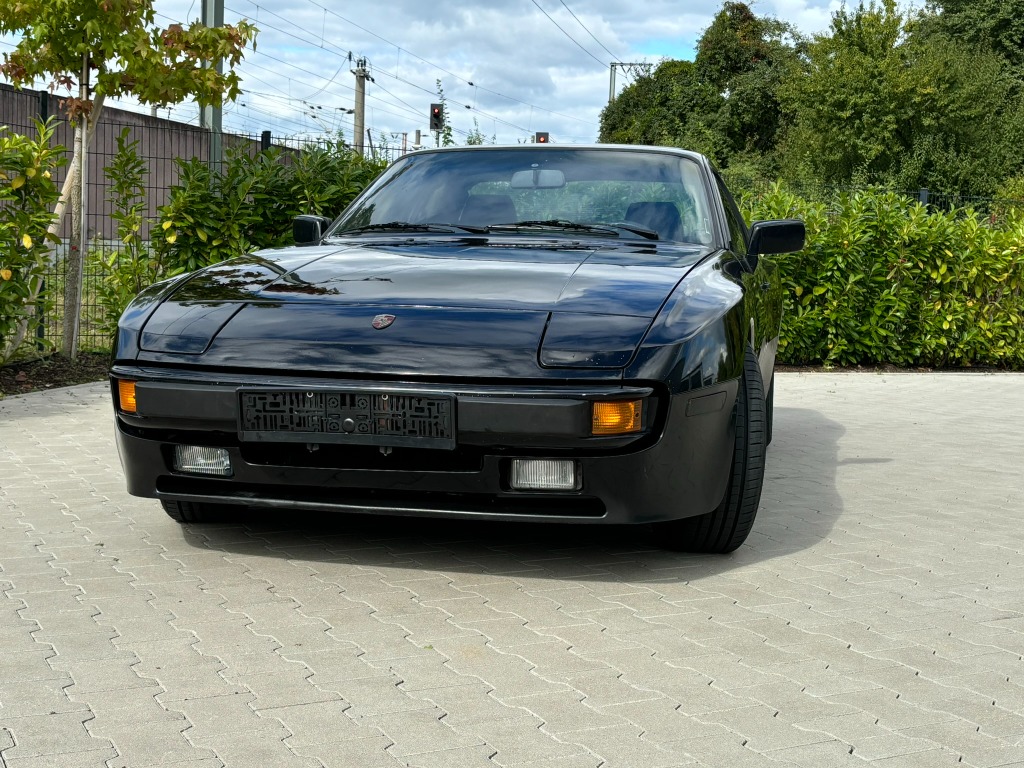 Black Porsche 944